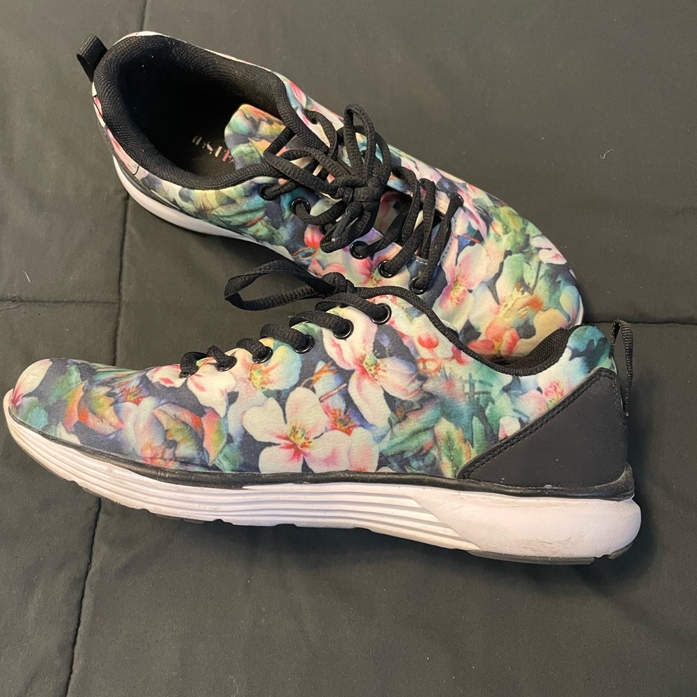 Tennis Shoes